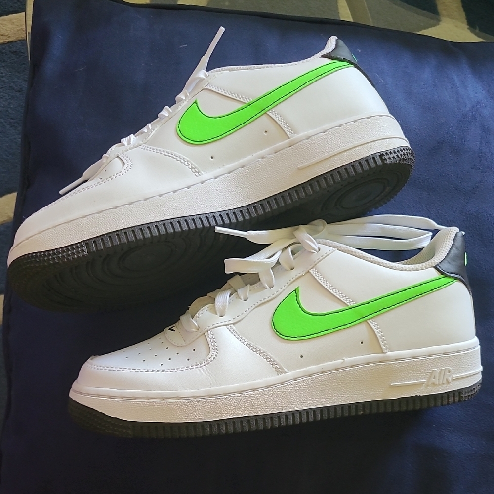 Nike Kids White and Neon Green Sneakers